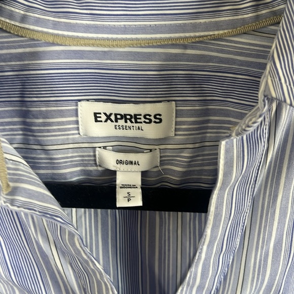 Express Essential Original V-Neck Button Down Size Small Petite - Picture 2 of 7